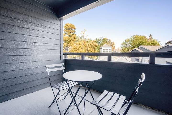 Vacation rental for 4 people, with balcony and pool, with pets in Sunnyvale