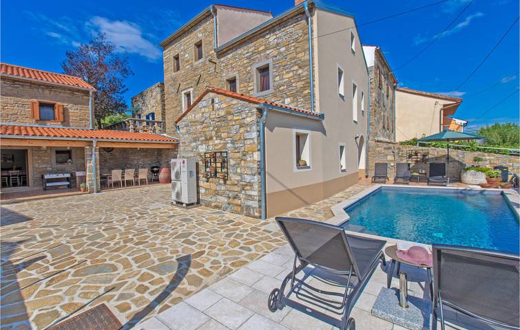 Ferienhaus für 12 Personen, mit Garten und Pool - 1