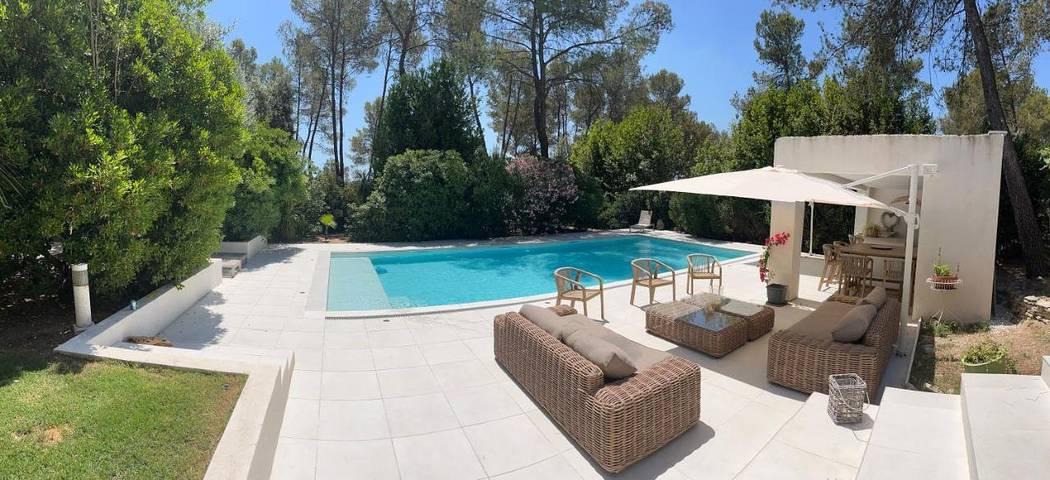 Location de vacances pour 8 personnes, avec terrasse ainsi que piscine et jardin dans Le Triadou - 4