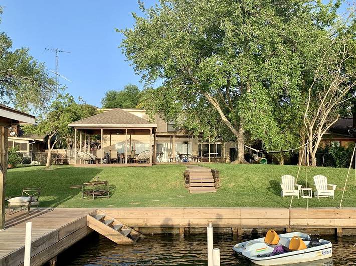 Vacation rental for 12 people, with yard in Lake Conroe