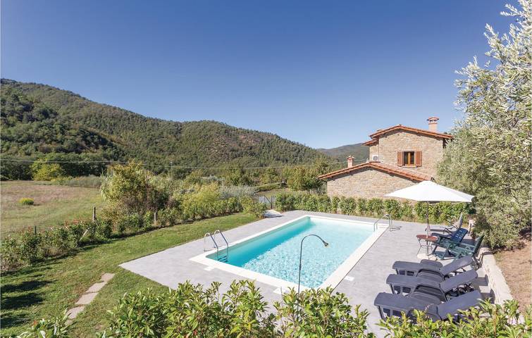 Spazioso appartamento con piscina e parcheggio in Cortona, Provincia di Arezzo