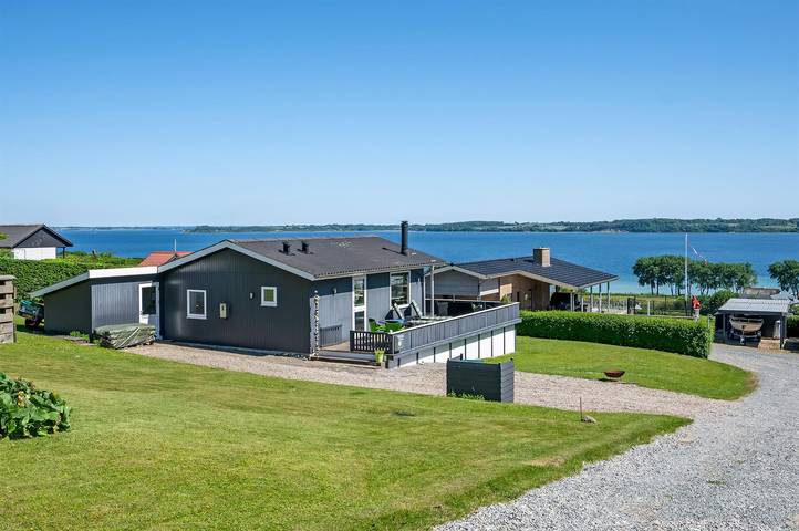 Ferienhaus für 4 Personen, mit Terrasse und Garten in Skarrev
