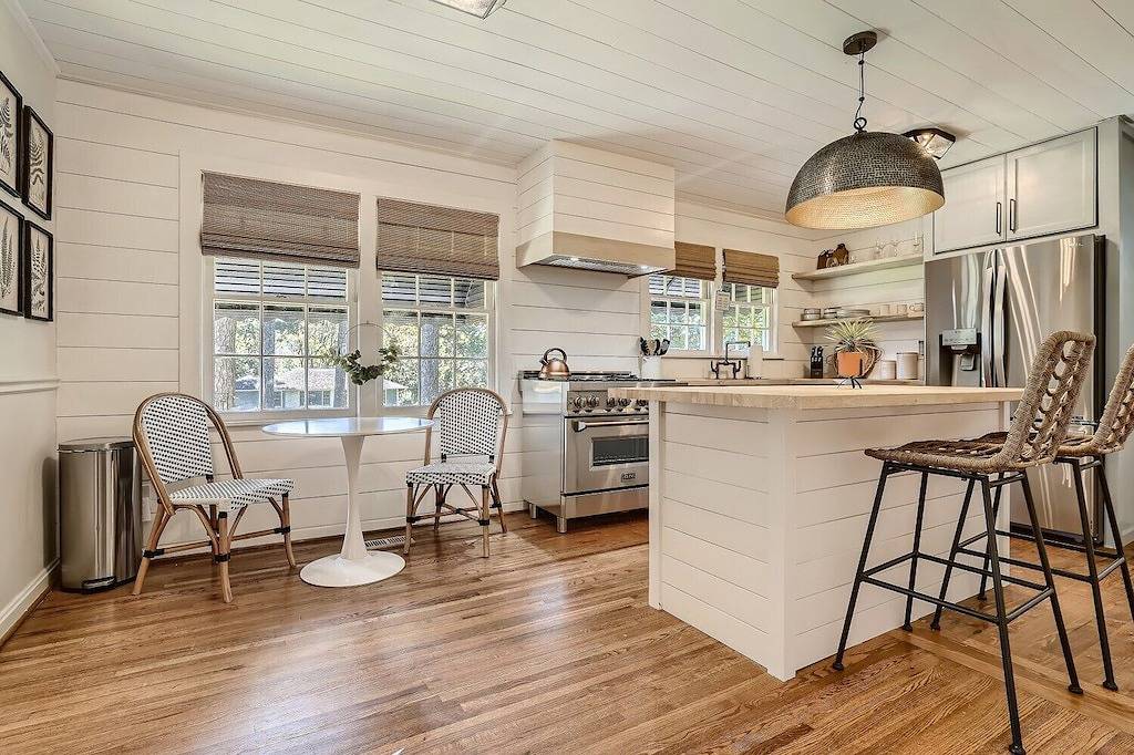 Adorable Smyrna | Vinings Bungalow minutes from The Battery, Buckhead, Midtown+! in Cobb County