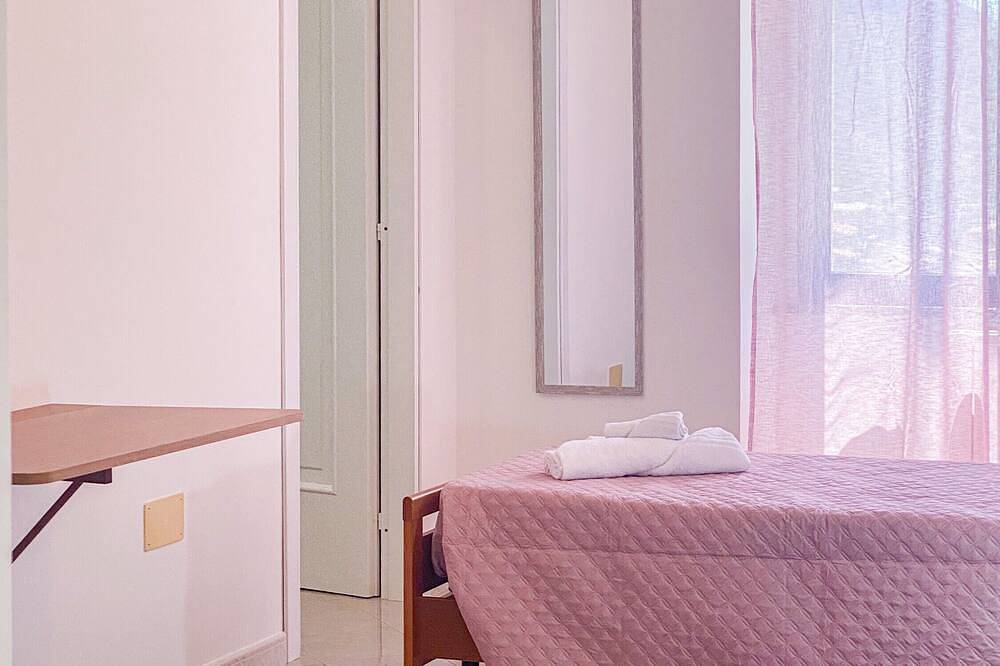 Ganze Wohnung, Einzelzimmer mit privatem Bad in Gonnesa, Iglesiente