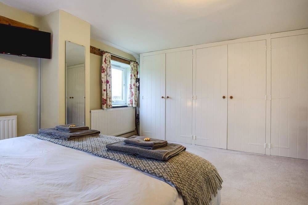 Granary at Hunt Court - sleeps 4 guests  in 2 bedrooms in Badgeworth, Gloucestershire