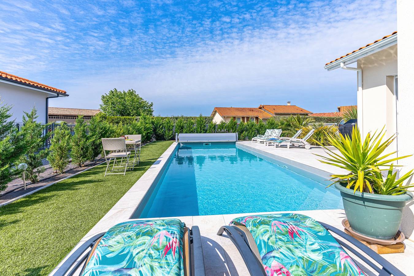 Bonita villa a 500 m del lago con piscina y aire acondicionado in Gastes, Côte d’Argent