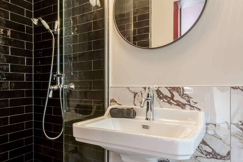 Apartamento entero, Love Room Alsace La Courtisane in Niederbronn-les-Bains, Alsacia del Norte