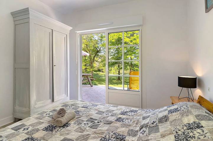Gîte pour 4 personnes, avec piscine ainsi que jardin et terrasse à Saint-Saud-Lacoussière - 4
