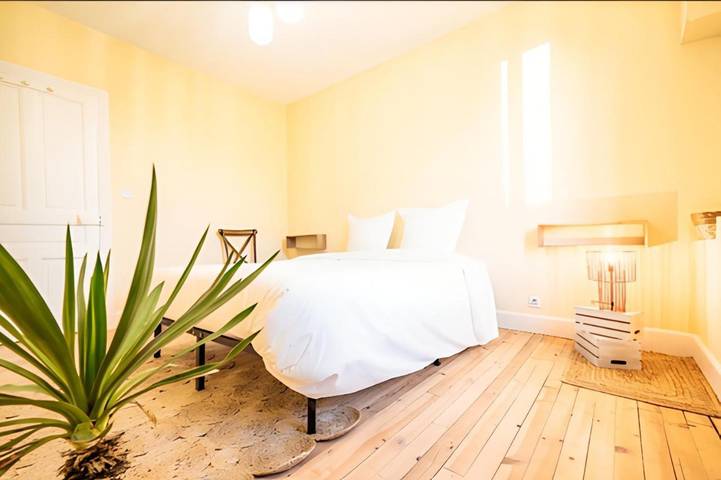 Location de vacances pour 10 personnes, avec terrasse ainsi que jardin et jacuzzi, animaux acceptés à Joze - 3