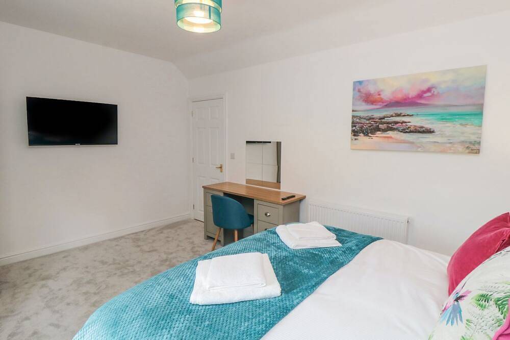 Riverside House, family friendly, with open fire in Scarborough in Scarborough, North York Moors National Park