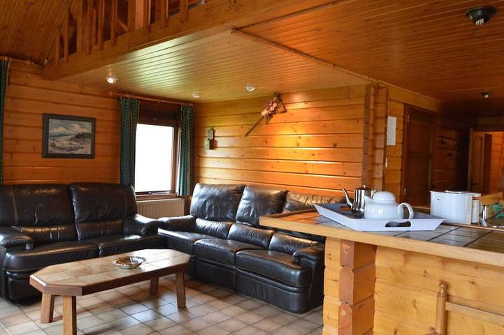 Gîte pour 8 personnes, avec Terrasse ainsi que Jardin et Sauna dans Sourbrodt