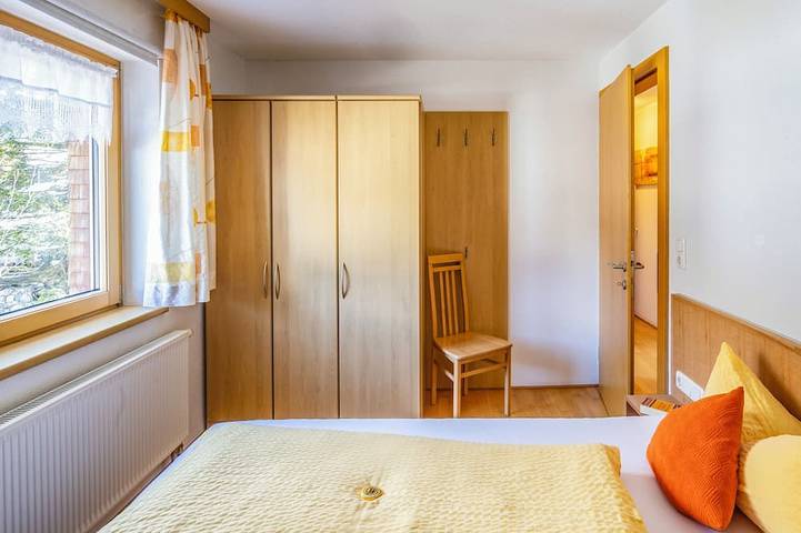 Ganze Wohnung, Einzigartiges Bergpanorama, gratis WLAN, Balkon, Garten, Liegewiese, Spielplatz in Bregenzerwald (Vorarlberg), Schröcken
