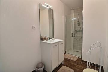 Gîte pour 3 personnes, avec terrasse, animaux acceptés en Bretagne