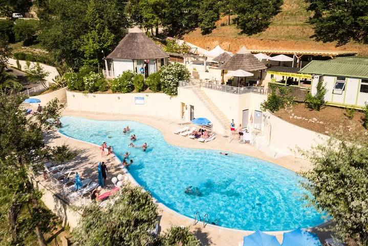 Camping pour 4 personnes, avec Terrasse