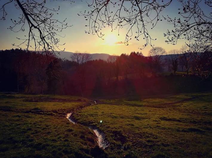 Location de vacances pour 6 personnes, avec jardin et vue à Poule-les-Écharmeaux - 3