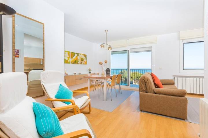 Ferienwohnung für 5 Personen, mit Balkon und Terrasse sowie Garten und Pool in Malgrat de Mar