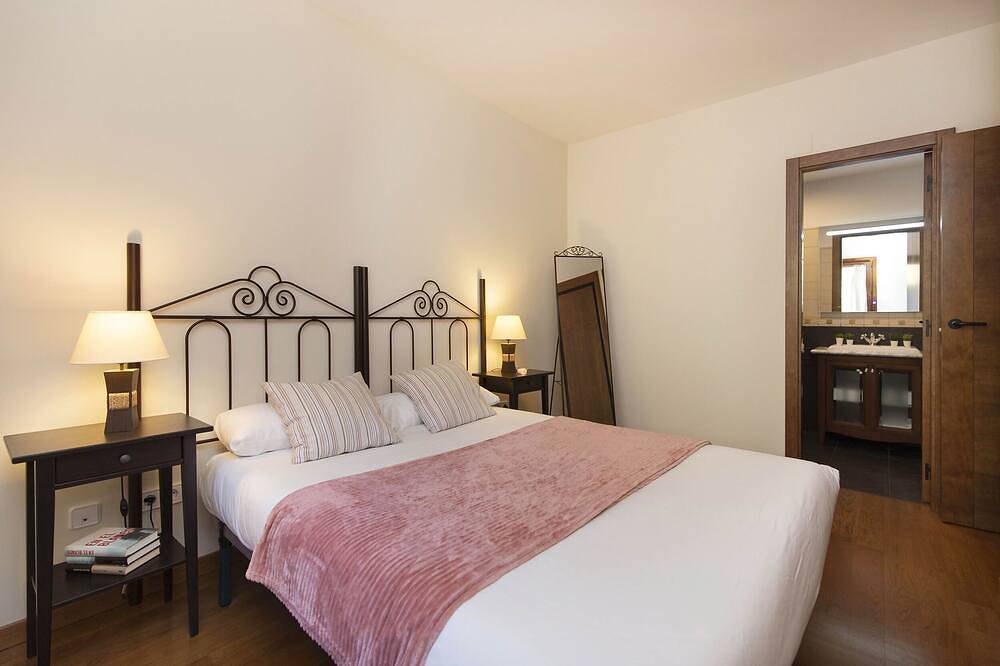 Entire apartment, Pirenaica by Bevalle in Escarrilla, Sallent de Gállego