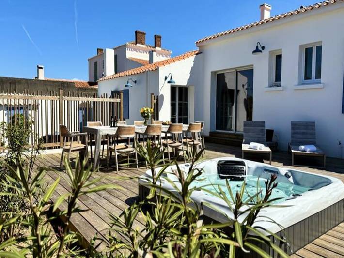 Appartement de vacances pour 10 personnes, avec jardin ainsi que terrasse et jacuzzi, adapté aux familles