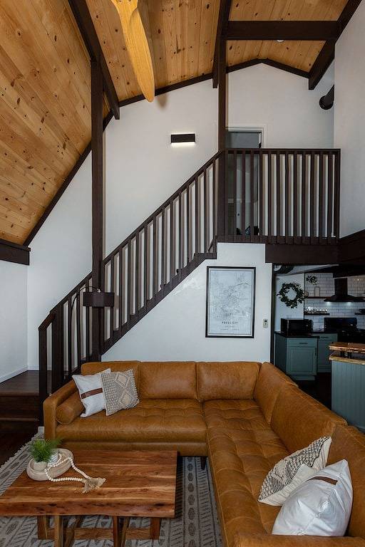 Cozy Boulder Cabin• minutes to downtown Whiskey Row and Rodeo• views• hot tub in Prescott, Yavapai County