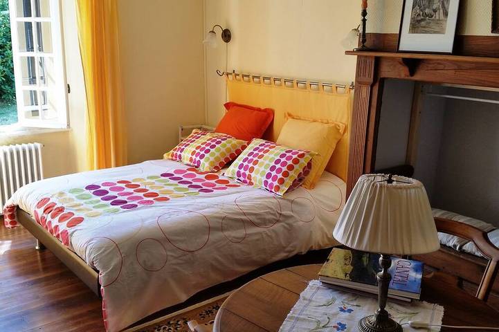 Location de vacances pour 8 personnes, avec jardin à Sauvat