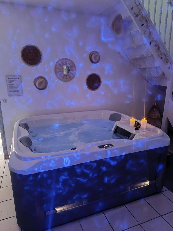 Gîte pour 2 personnes, avec terrasse ainsi que jacuzzi et jardin à Moreuil