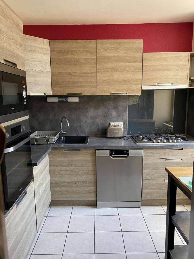 Location de vacances pour 6 personnes, avec vue et jardin à Latouille-Lentillac - 2