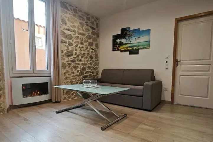 Appartement entier, Appartement tout confort à 2 pas du centre ville in Aubagne, Côte méditerranéenne (France)