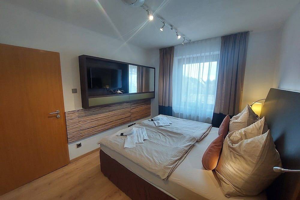 Ganze Wohnung, Ferienwohnung Eg (45 qm) mit Smart-Tv und Wellnessdusche in Selb, Oberfranken