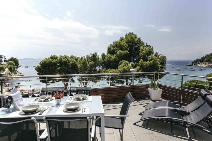 Appartement de vacances pour 4 personnes, avec terrasse ainsi que vue sur l’océan et piscine, animaux acceptés