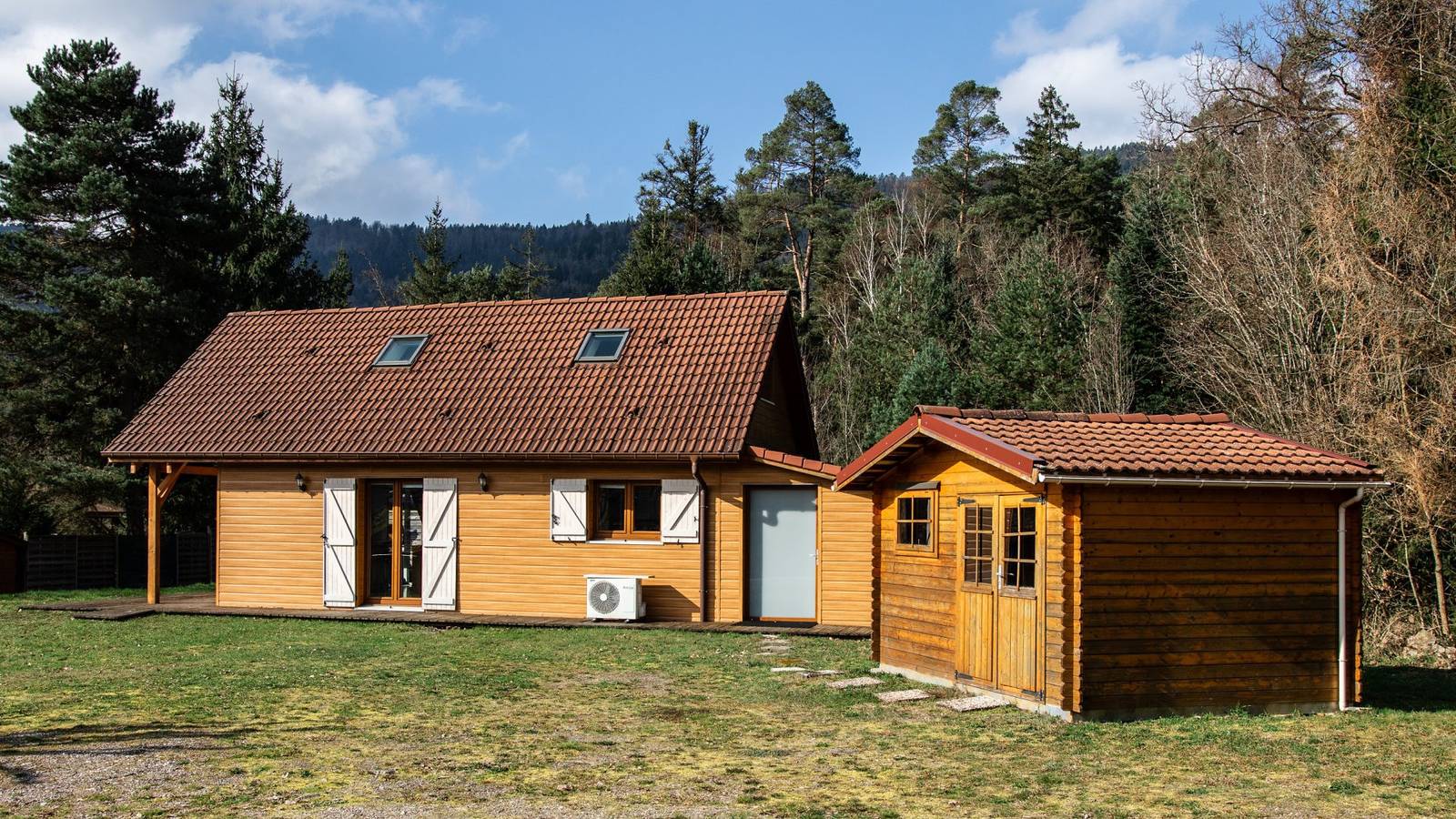 Chalet avec spa, face forêt, 4 personnes in Thiéfosse, Parc naturel régional des Ballons des Vosges