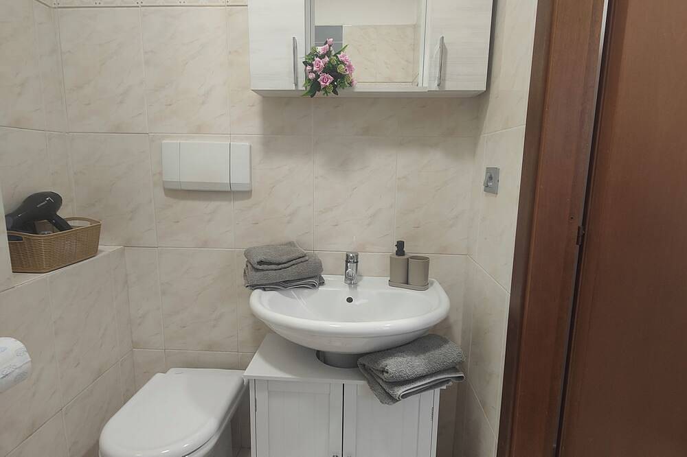 Cozy one-bedroom apartment in the heart of Cuneo perfect for any business. in Cuneo, Provincia de Cuneo