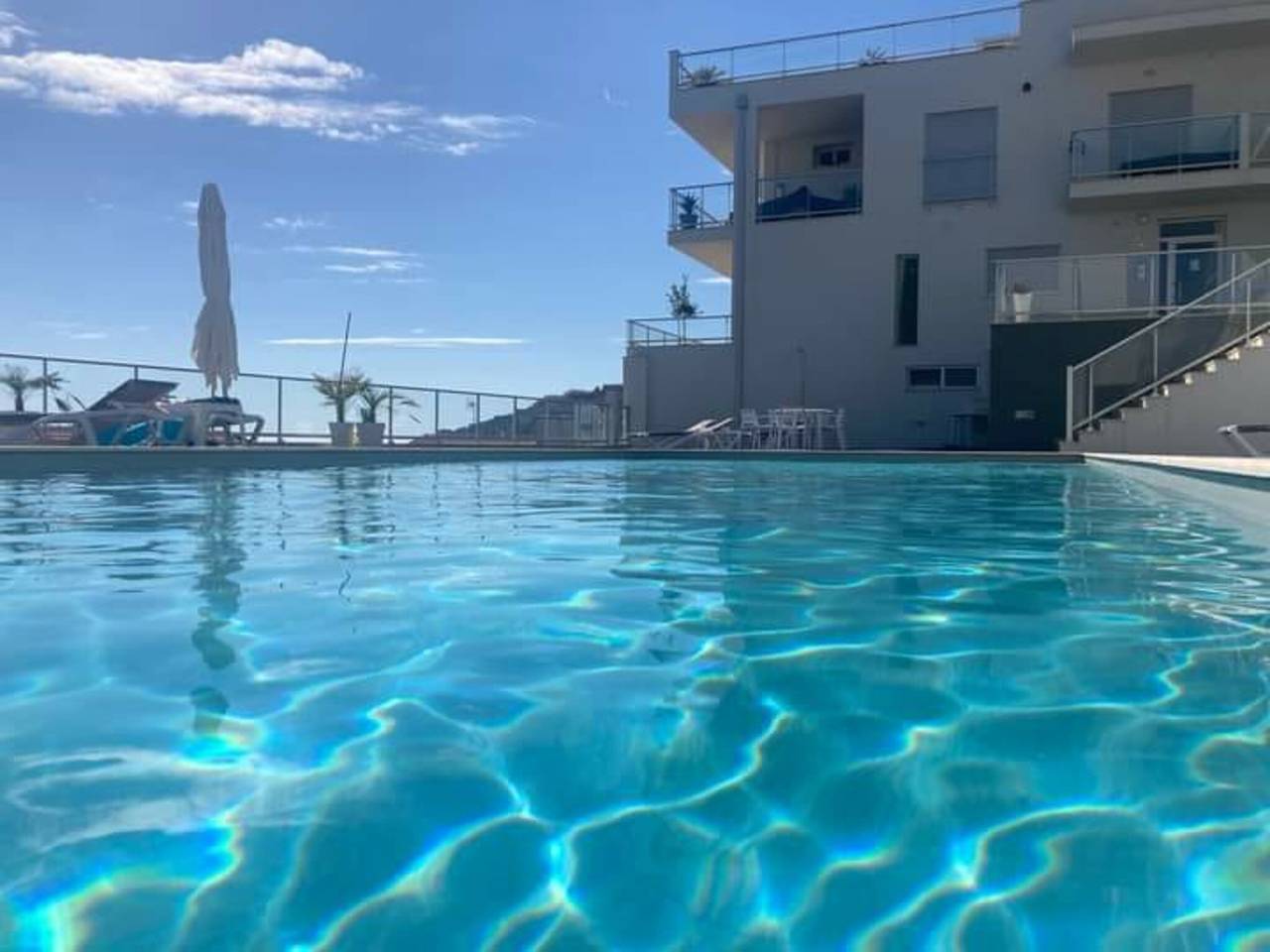 Apartamento entero, Apartamento 'Nazaré Dream View' con vistas al mar, piscina compartida y Wi-Fi in Nazaré, Leiria District