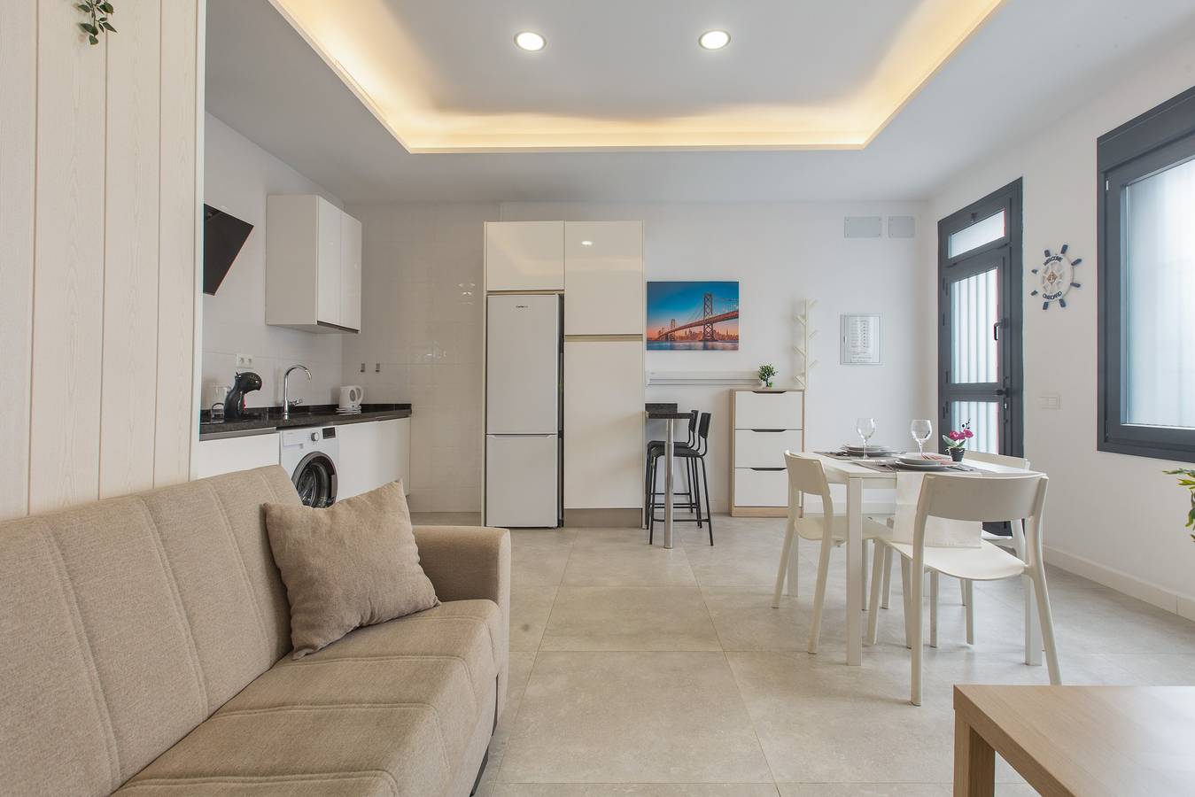 Estudio entero, Apartamento 'Mendoza Loft Málaga' con Wi-Fi y aire acondicionado in Carretera de Cádiz, Málaga