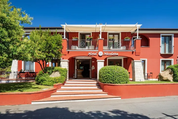 Hotel para 3 personas, con jardín - 1