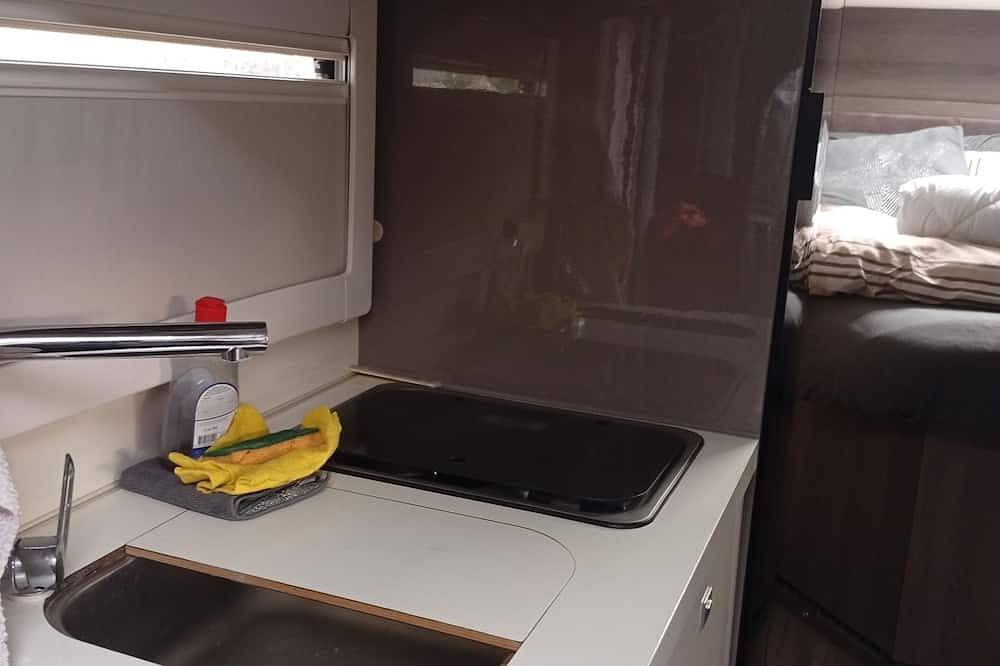 Sleep in a stationary camper van on the pink granite coast. Perros Guirec in Perros-Guirec, Rosa Granitküste