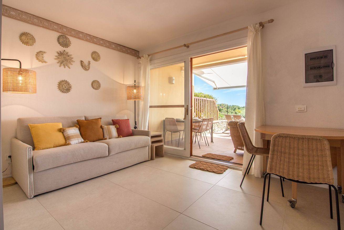 Appartamento intero, Portisco Bouganville Seaside Charm Flat W/ Veranda in Portisco, Costa Smeralda