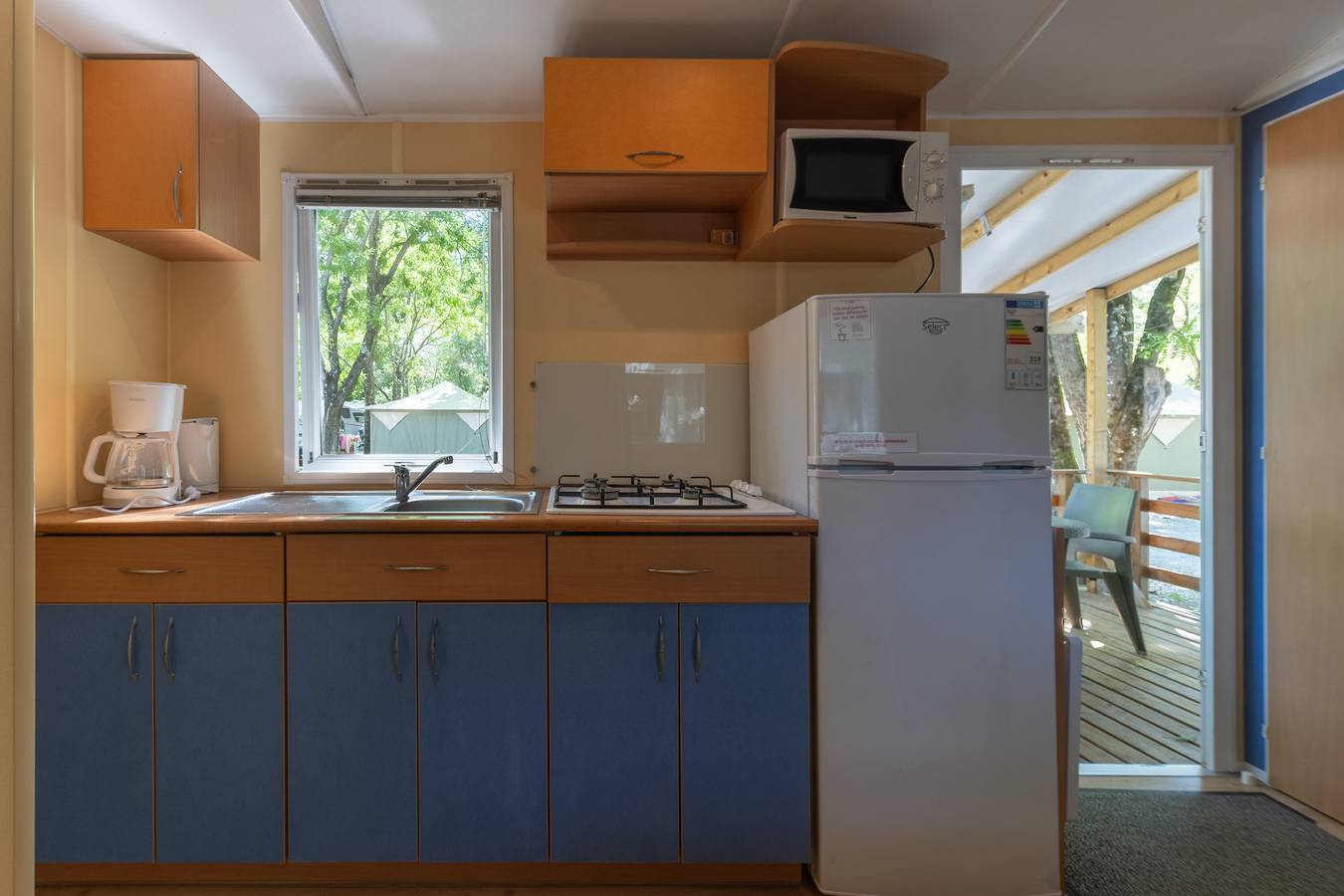 Mobil-home 'Confort A - 1-6 Pers' avec piscine partagée, terrasse privée et jardin commun in Lavilledieu, Ardèche