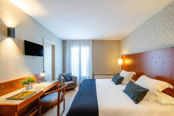 Hôtel pour 3 personnes, avec Vue à Vic