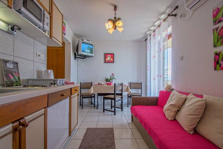 Ganze Wohnung, Komfortables Apartment nur 400 Meter zum Strand mit traumhaften Meerblick in Novi Vinodolski, Primorje-Gorski Kotar