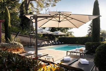 Hôtel pour 4 personnes, avec jardin et piscine ainsi que sauna et jacuzzi, animaux acceptés à Blacé