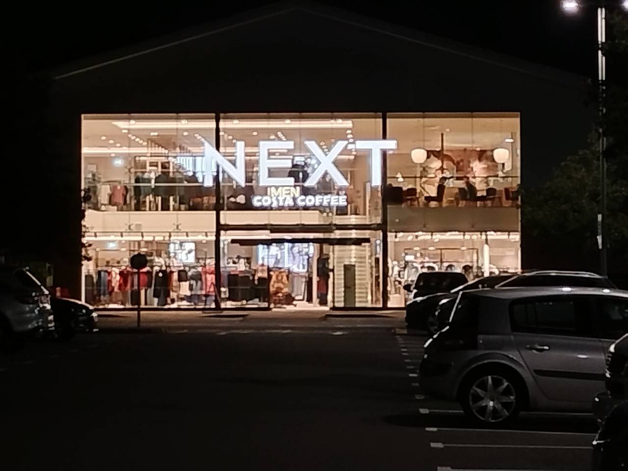 Entire apartment, Canalside Chic – Your London Escape Starts Here!  Wifi and Airport Transfers in Hertfordshire