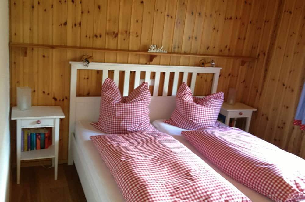 Detached cottage in an unspoilt south-facing slope at 1000m, forest edge in Suedlicher Schwarzwald, Feldberg