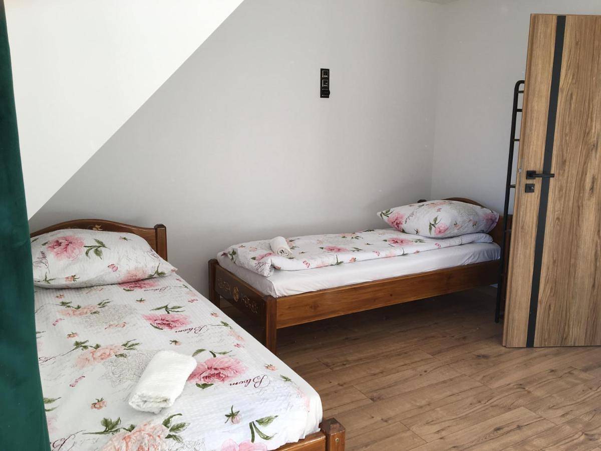Cały apartament, Mały Gazda - całoroczne duże domki o powierzchni 130m z salą zabaw dla dzieci, dla 12 osób in Gliczarów Górny, Karpaty (Polska)