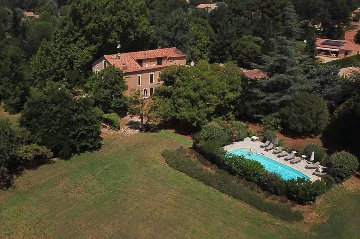 Villa pour 20 personnes, avec Balcon et Jardin à Roussillon