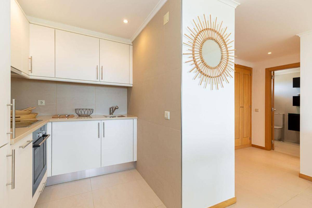 Entire apartment, Snazzy Varandas do Castelo One Bedroom Apartment with Sea View sleeps 2 in Albufeira, Faro District