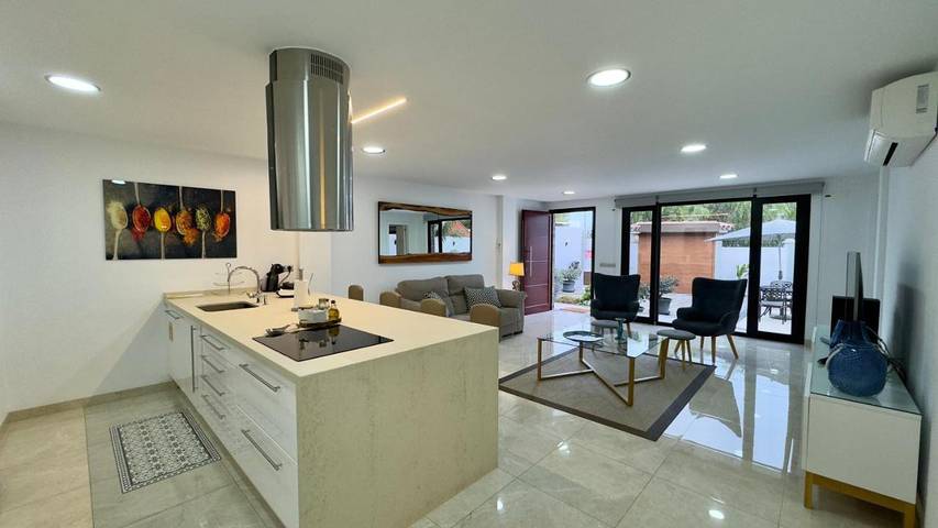 Gîte pour 4 personnes, avec Terrasse et Jardin ainsi que Piscine et Vue dans Vistabella