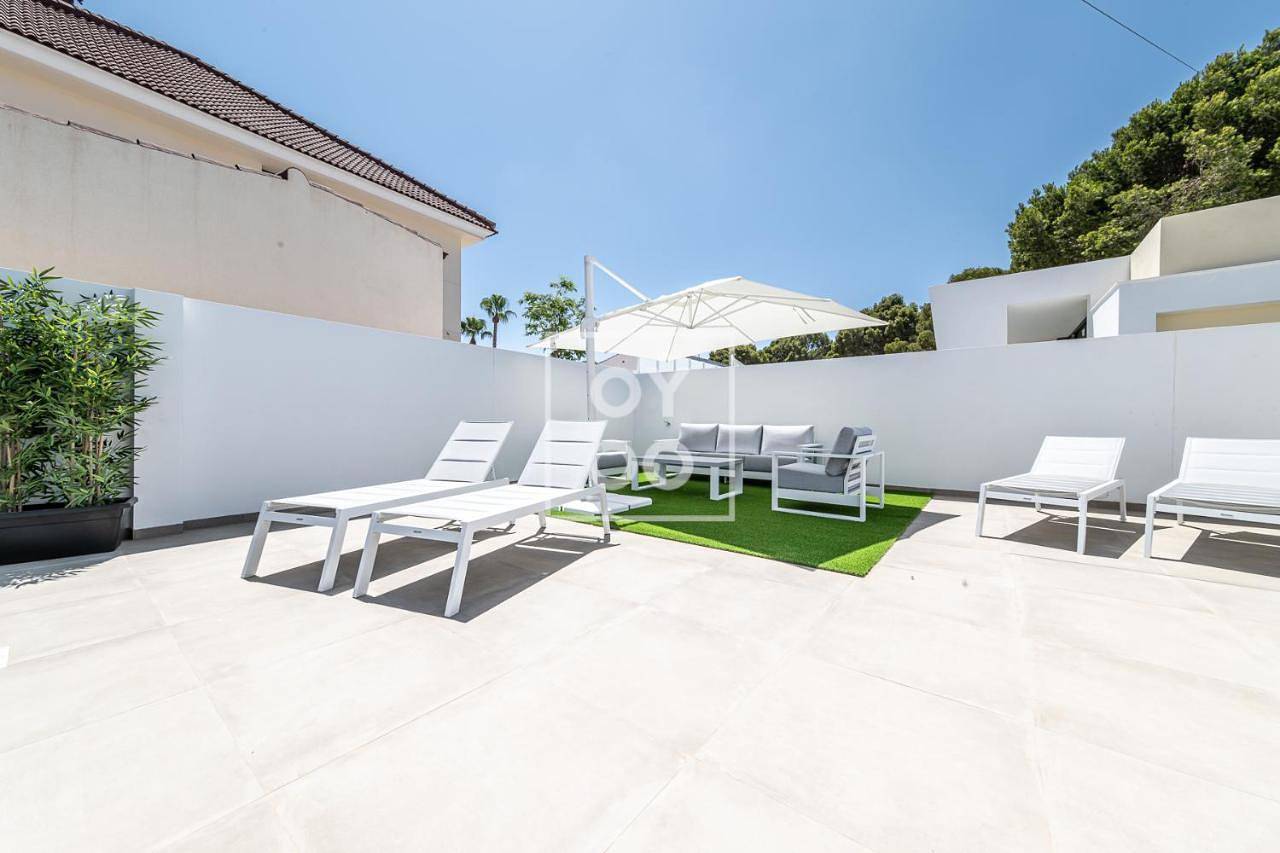 Villa Coral, chic coastal design, saltwater pool - by Oyoostays in Los Balcones, Torrevieja