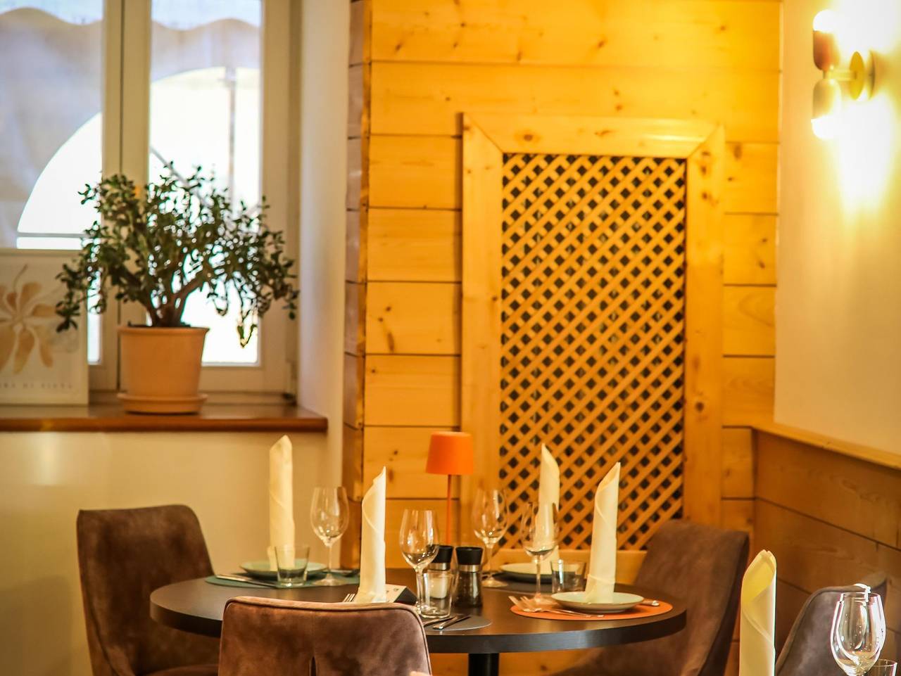 Hotel Restaurant Lavelle - Doppelzimmer Klein mit Dusche in Bliesmengen-Bolchen, Mandelbachtal