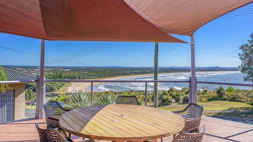 Holiday home for 8 people, with garden and balcony in Evans Head