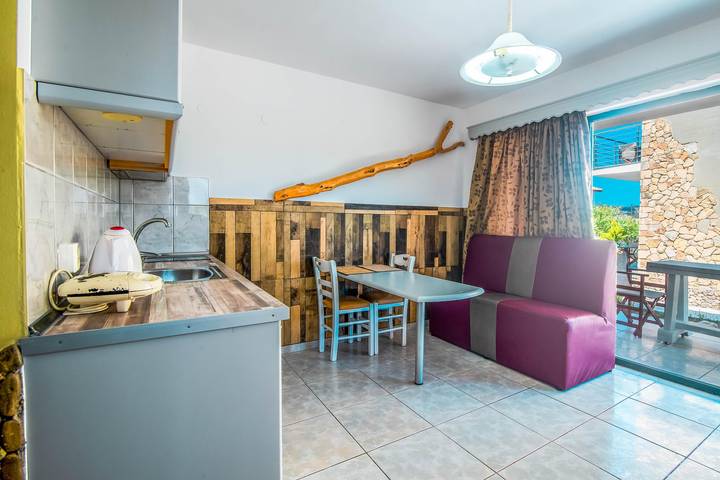 Διαμερίσματα διακοπών για 3 άτομα, με μπαλκόνι και παιδική πισίνα καθώς και κήπο, με κατοικίδια ζώα στον Αρίλλα